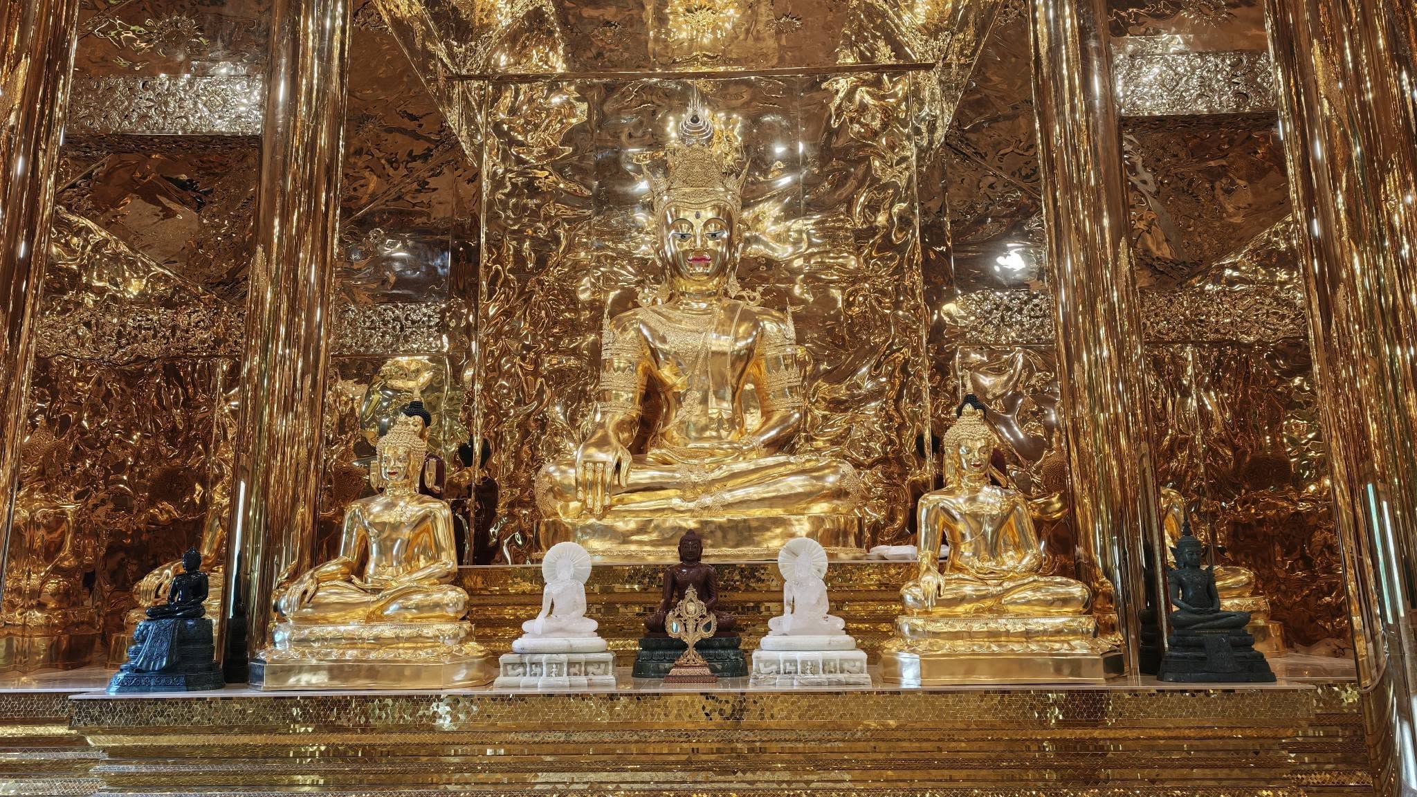 Nine Emerald Buddha Hall at Wat Saeng Kaew Phothiyan in Chiang Rai