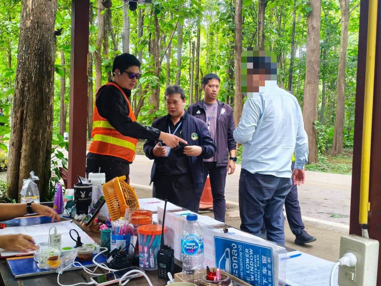 Tourist Police Raid Bua Tong Waterfall Arrest 50 Illegal Drivers