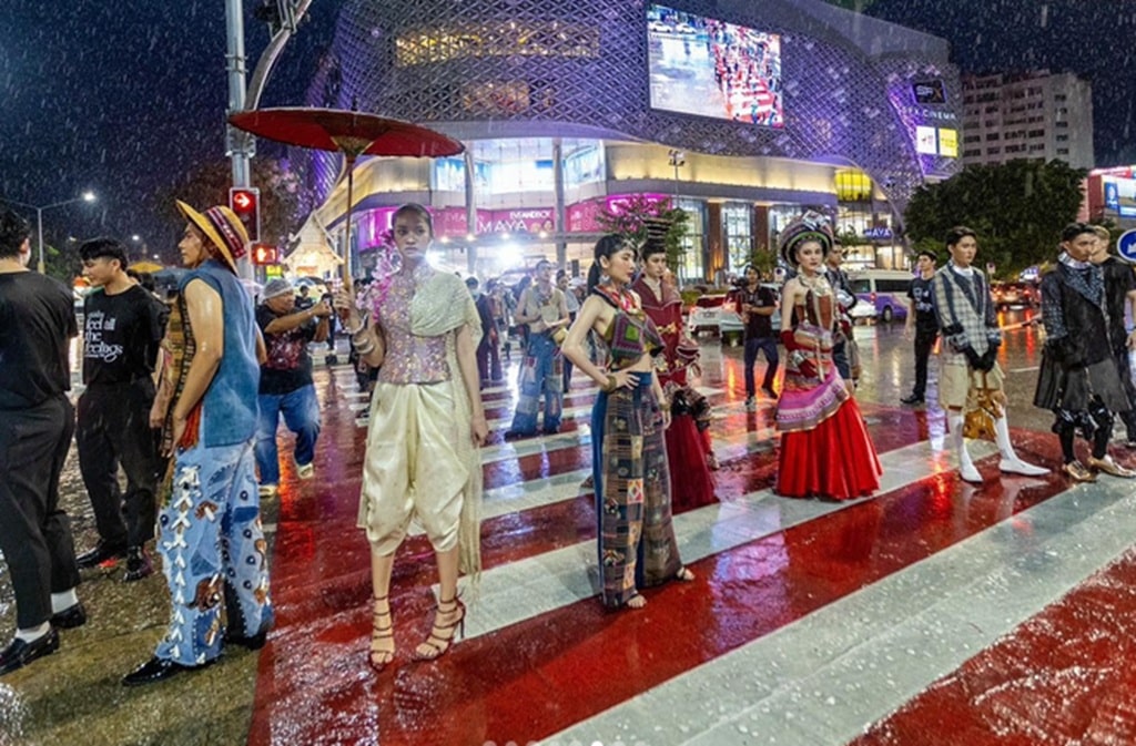 Chiang Mai Crosswalk Turns Into a Fashion Runway for Lanna Haute Couture