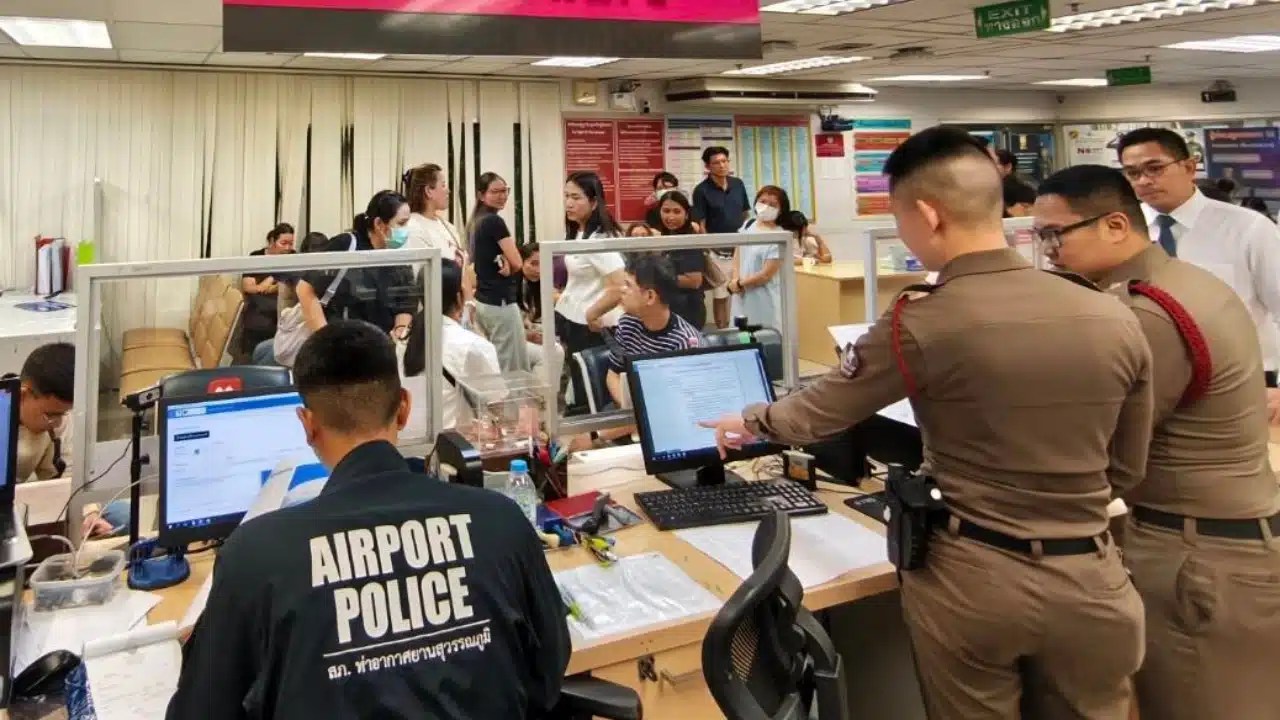 Around 45‑50 Thai students stranded at Suvarnabhumi after bogus China trip
