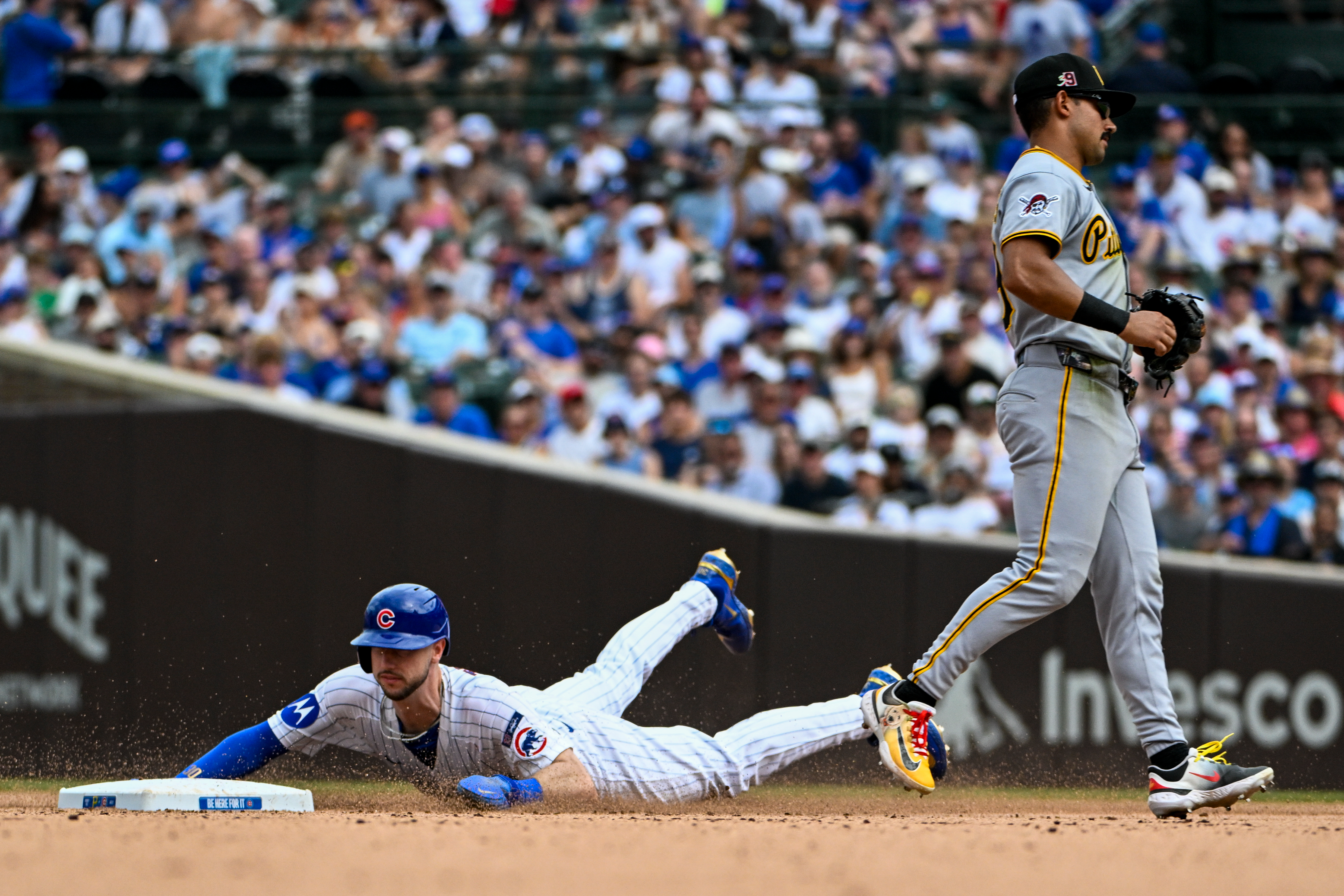 Kyle Tucker ignites 8th-inning rally, helping the Chicago Cubs beat the Pittsburgh Pirates 3-1