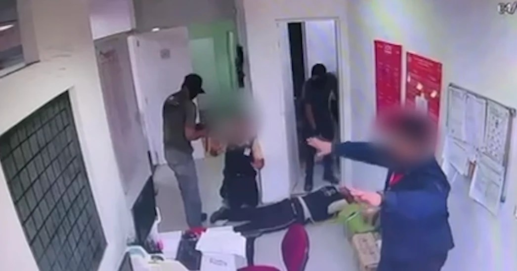 Assaltantes invadem banco pelo telhado, rendem funcionários e fogem com dinheiro em Arari