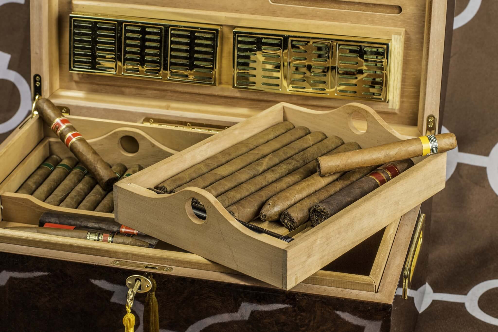 How do cigar humidors work?