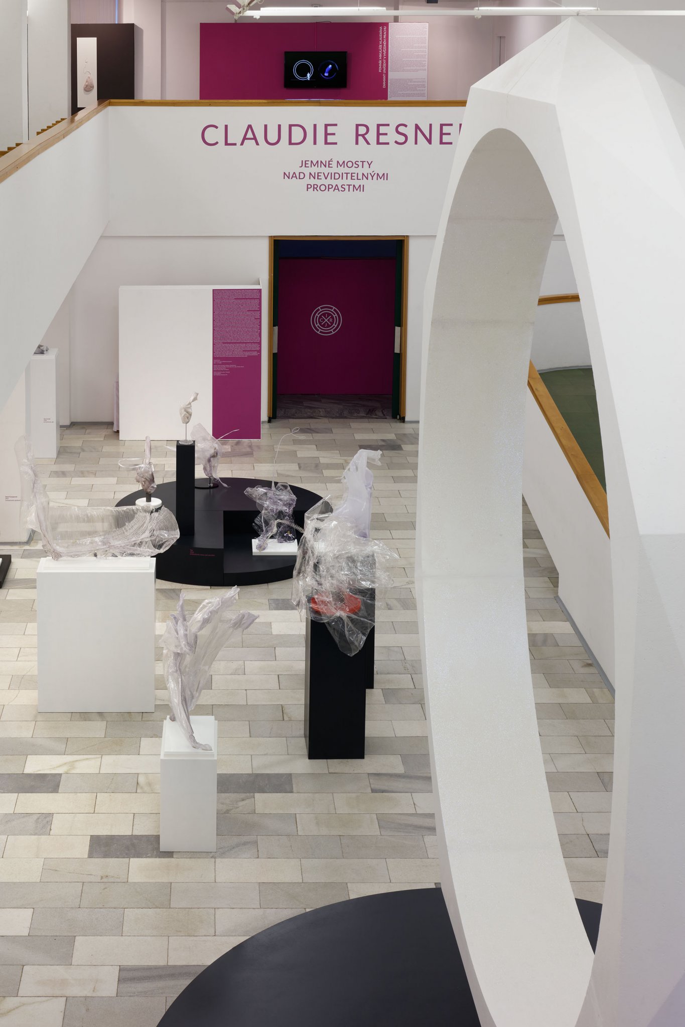 Jemne Mosty Nad Neviditelnymi Propastmi Claudie Resner