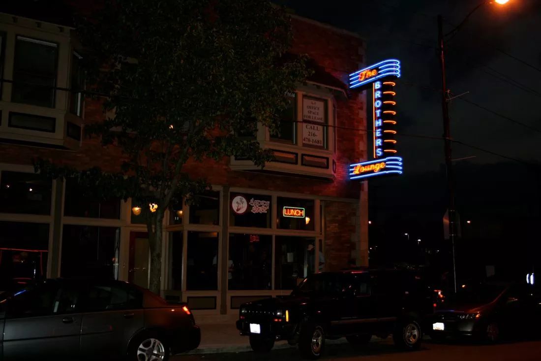 The exterior of Brothers Lounge.
