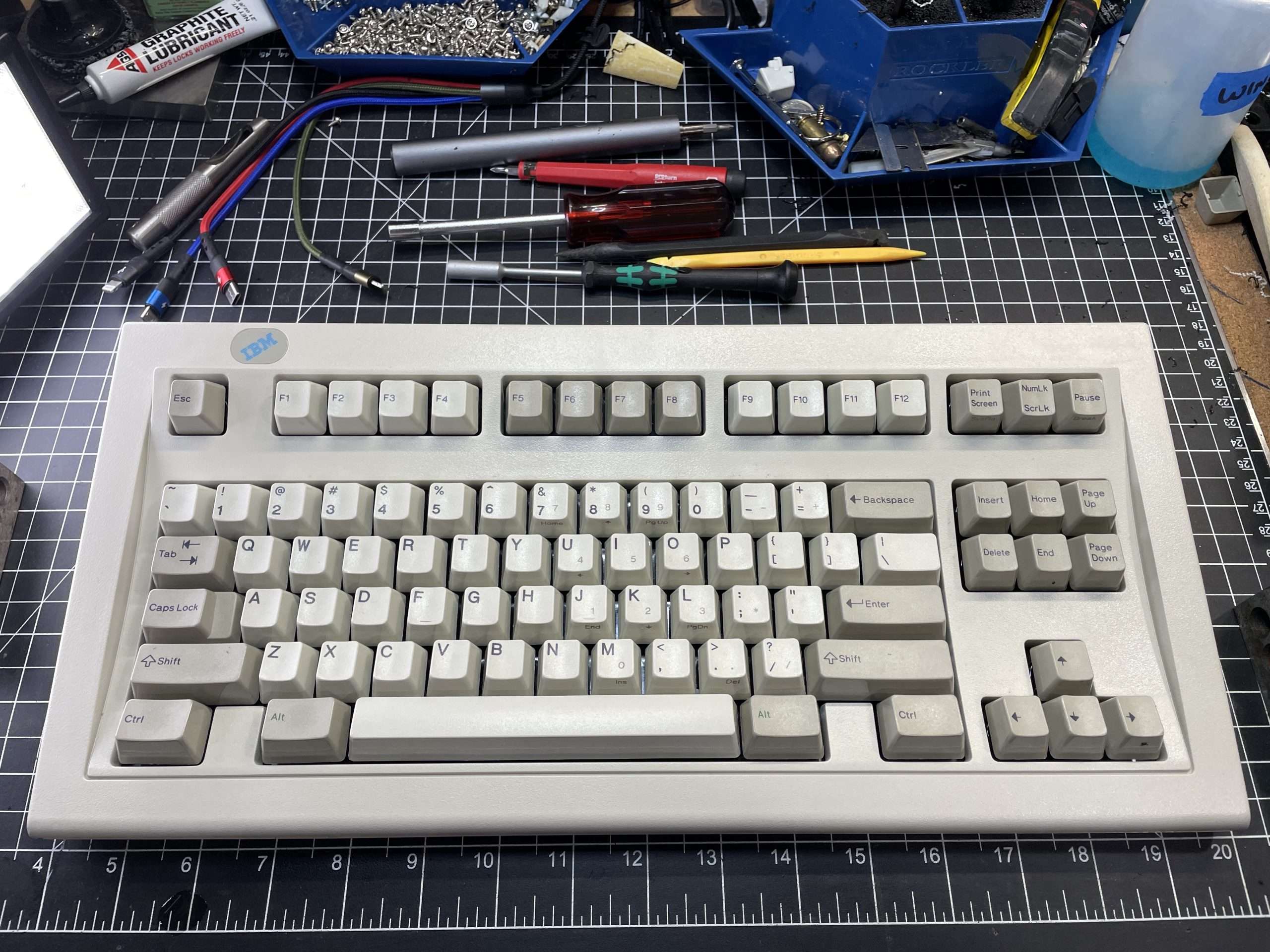 IBM Model M Space Saver 87年製バックリングスプリング Typing Sounds - IBM Model M Space Saver 1397690 SSK - YouTube