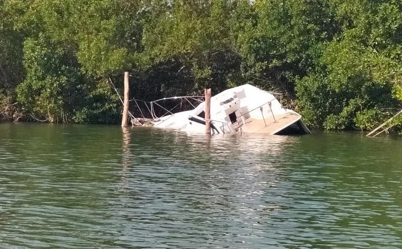 Cancún en Crisis: Más de 50 embarcaciones fantasma destruyen la Laguna Nichupté y su imagen turística 1 Cancún en Crisis: Más de 50 embarcaciones fantasma destruyen la Laguna Nichupté y su imagen turística