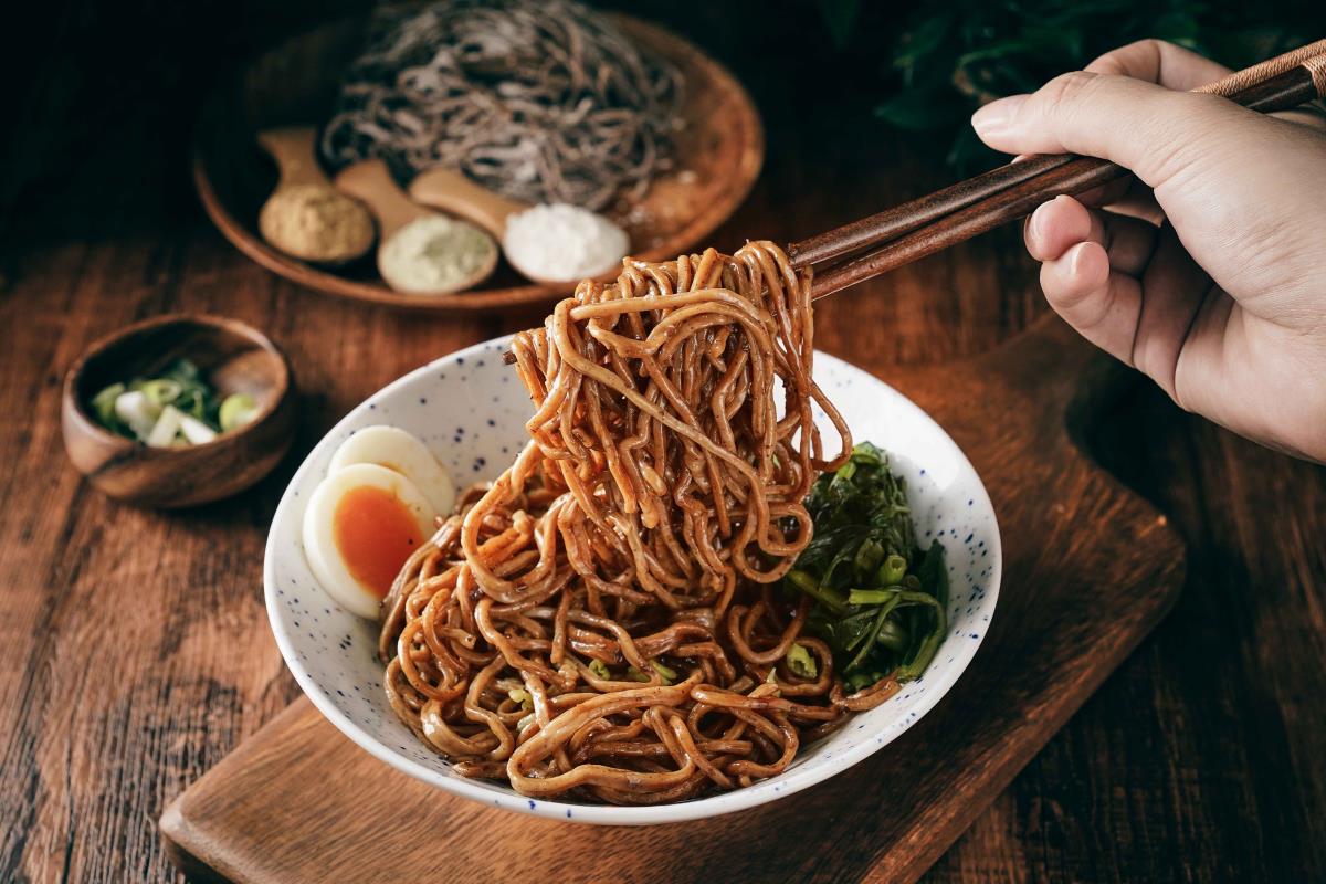 高蛋白低澱粉控醣麵提供運動後修復的黃金補給比例