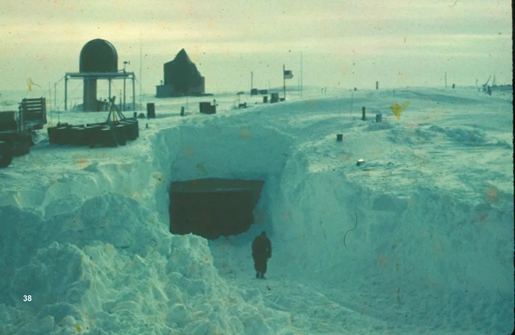 La Antartida detras del muro de hielo