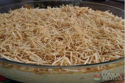 O fricassê de frango é um prato cremoso que pode ser servido com arroz branco, uma opção bem prática para o almoço. Receita De Fricasse De Forno Comida E Receitas
