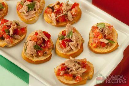 Passe um pouco de manteiga e coloque . Receita De Bruschetta De Atum Comida E Receitas