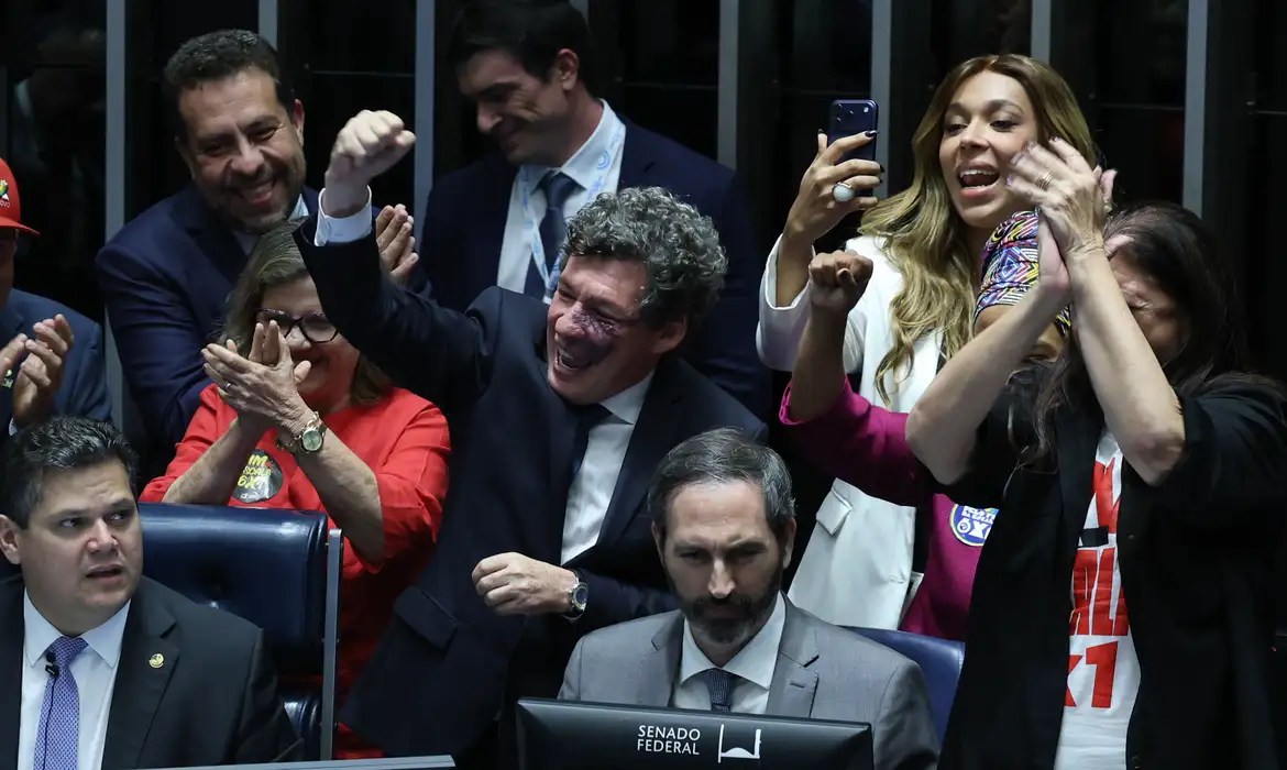 Senado aprova fim da escala 6×1 com 75 votos favoráveis nos dois turnos