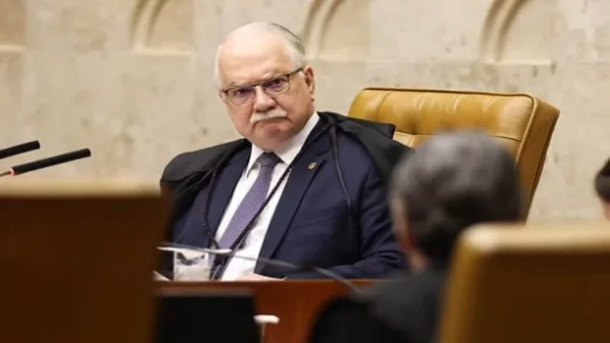 Pedido de afastamento de Alexandre de Moraes dos casos do 8 de janeiro é encaminhado a Fachin no STF