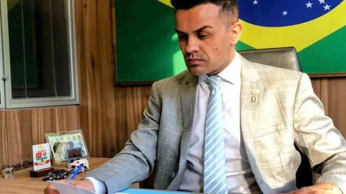 Vereador reage a assalto e mata criminoso durante a madrugada em Santo André Vereador reage a assalto e mata criminoso durante a madrugada em Santo André