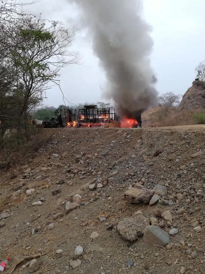 Si usted quiere presentar una denuncia ante aesa por incumplimiento, uso irregular, riesgo de la seguridad aérea, etc… puede hacerlo de tres . Denuncian ataque con explosivos y drones, y narcobloqueo