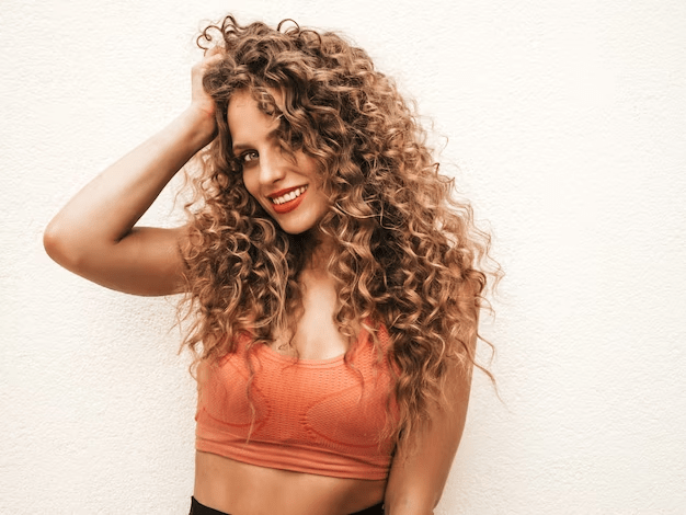 5 curly hairstyles for round faces