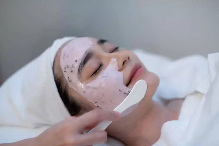 Caring Skin: The Complete Guide to Healthy and Glowing Skin