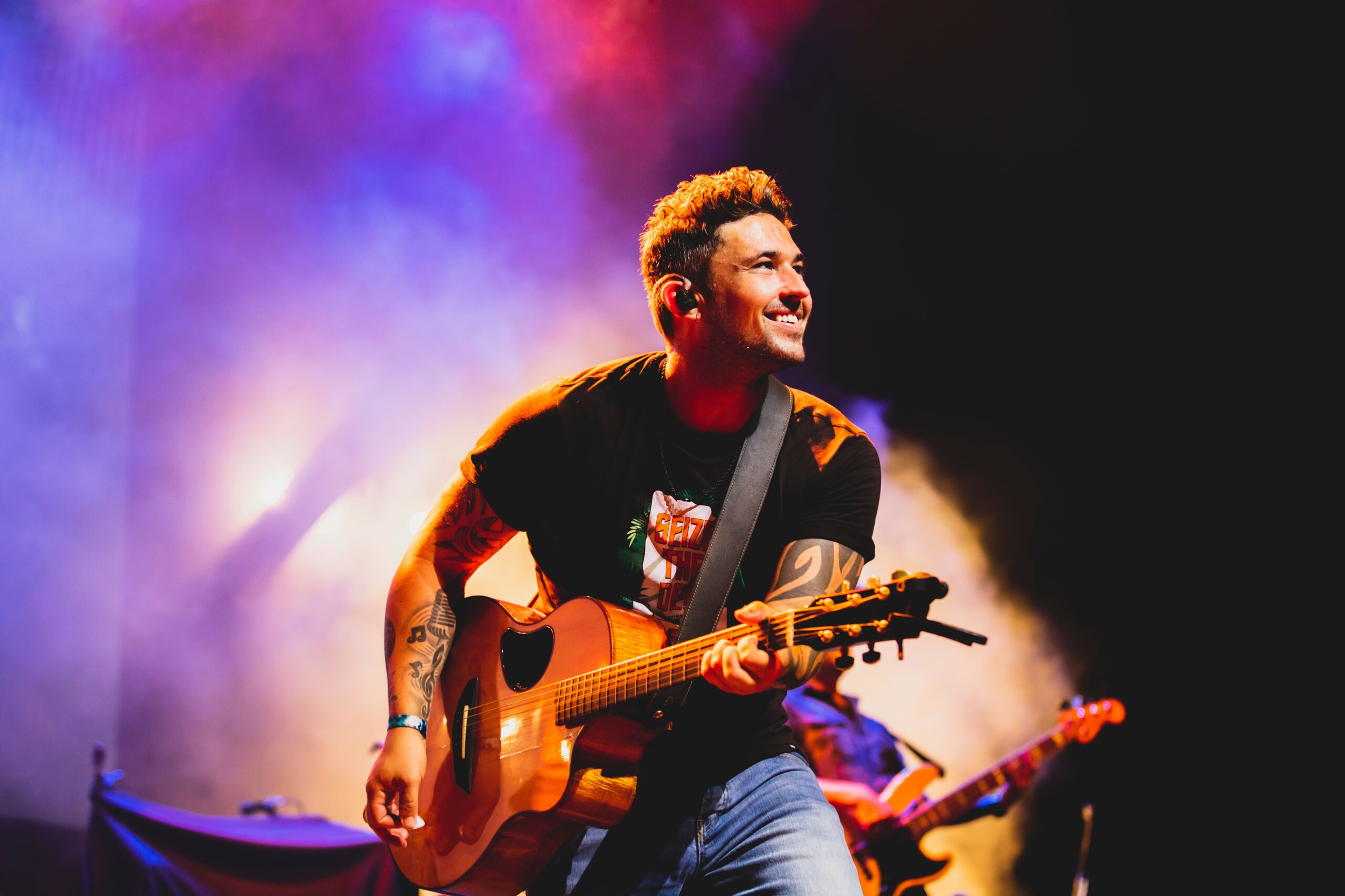 DIVE BARS & BROKEN HEARTS: Michael Ray + Michael Knox finishing up anticipated EP