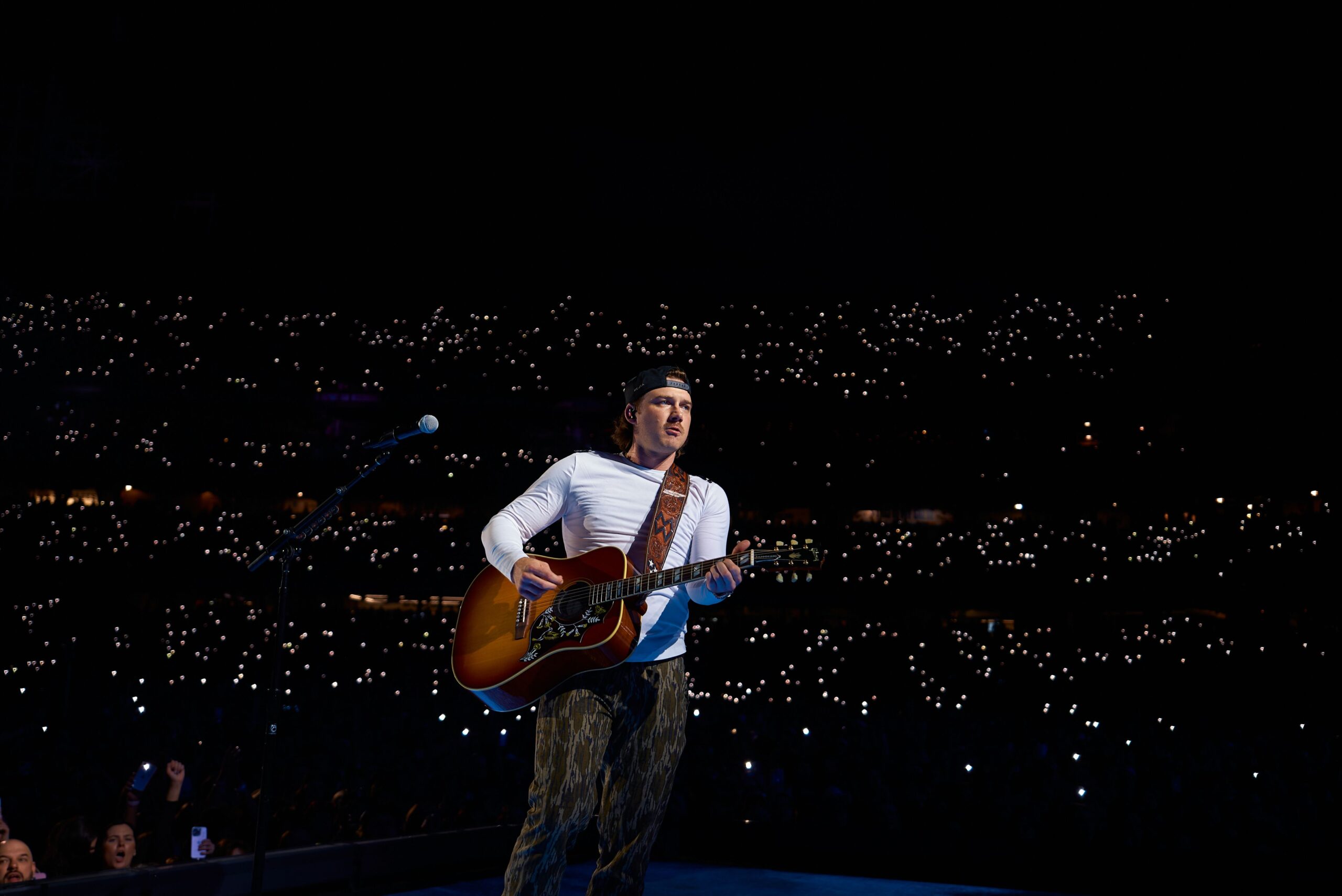 Wallen Celebrates U.S. Tour Kick-Off w/ Record-Setting 39,609 at American Family Field