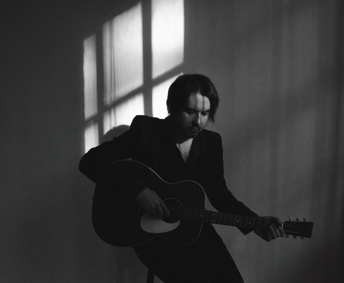 Mac Davis hailed Coyle Girelli as the next Roy Orbison — hear why