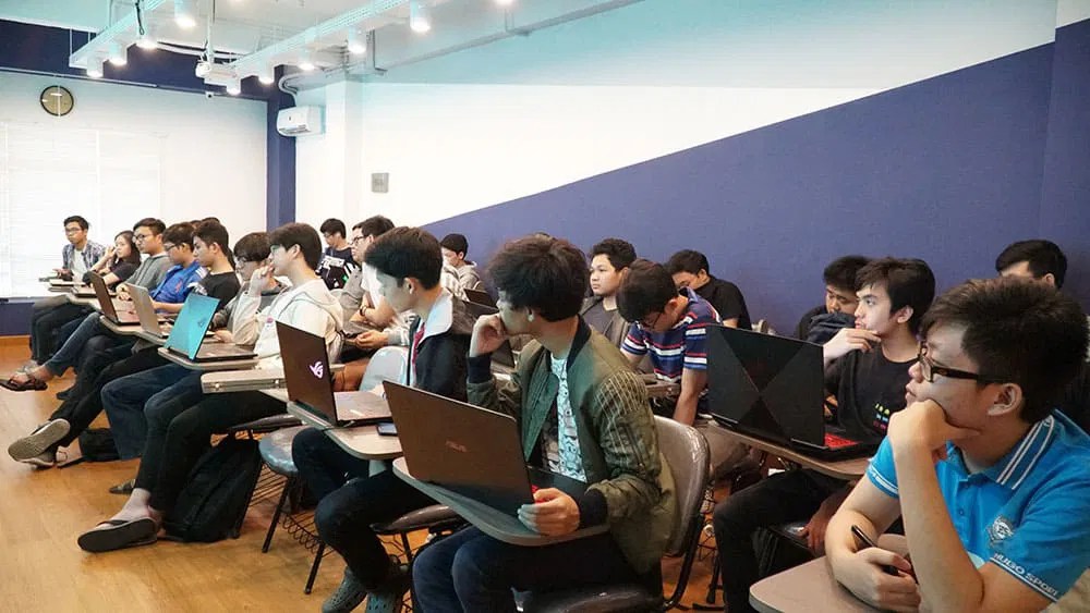 Profesi di bidang data, yaitu data analyst and data scientist menempati profesi paling bersinar 2025. Mau Jadi Data Scientist Andal Miliki Skill Ini Sekarang