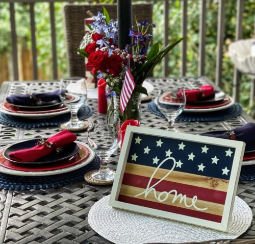 Easy Outdoor Patriotic Table