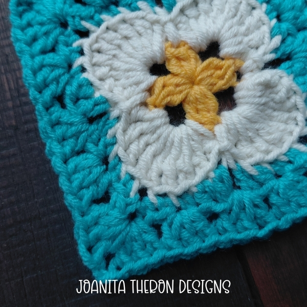 GRANNY CLOVER MINI CROCHET SQUARE - Joanita Theron Designs