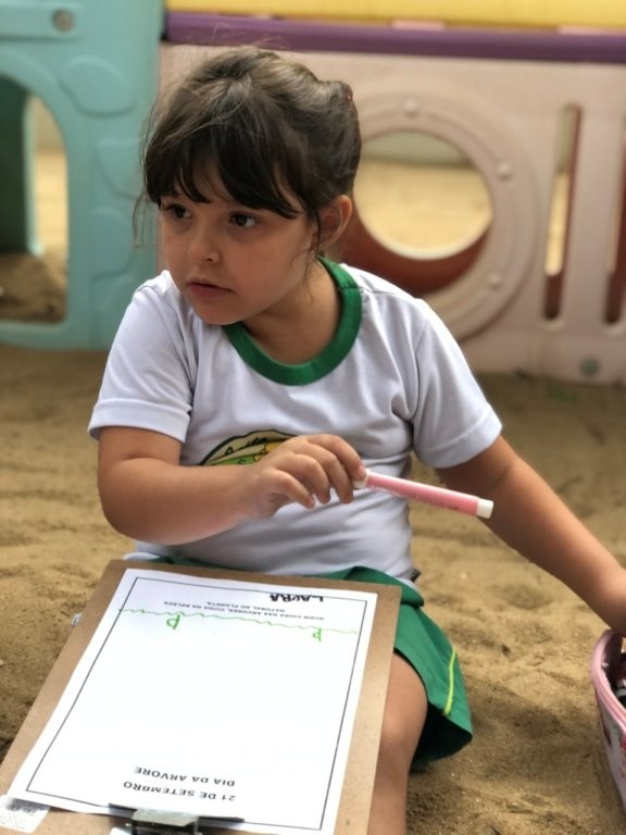 Foto 40 de Grupo V Comemorando o Dia da Árvore na Escola