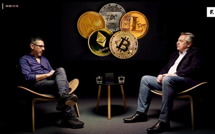 El presidente de Argentina habla de la economía y las criptomonedas en un medio digital.