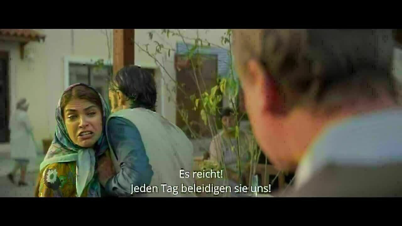 Görücü usülü ile evlendiği mızgün ile birlikte yaşayan aziz, köydeki önyargılardan ötürü zor bir hayat sürdürmektedir. Mucize Ask Trailer Original Film Critic De