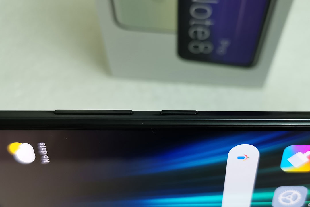 RedMiNote8Pro-Right-Side-VolRockers_&_Power_button