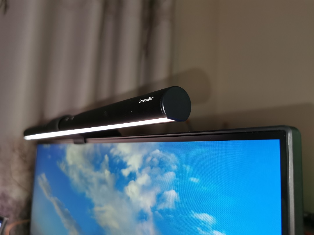 Review of BenQ ScreenBar e-Reading LED Task Lamp in the UAE