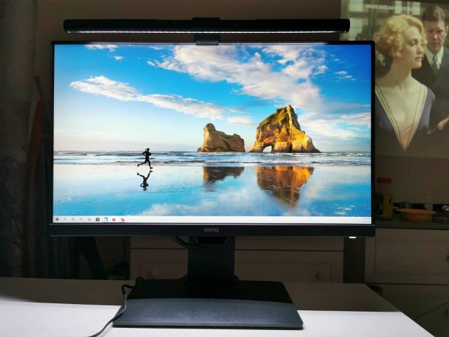 BenQ ScreenBar e-Reading LED Task Lamp on GW2480T Monitor