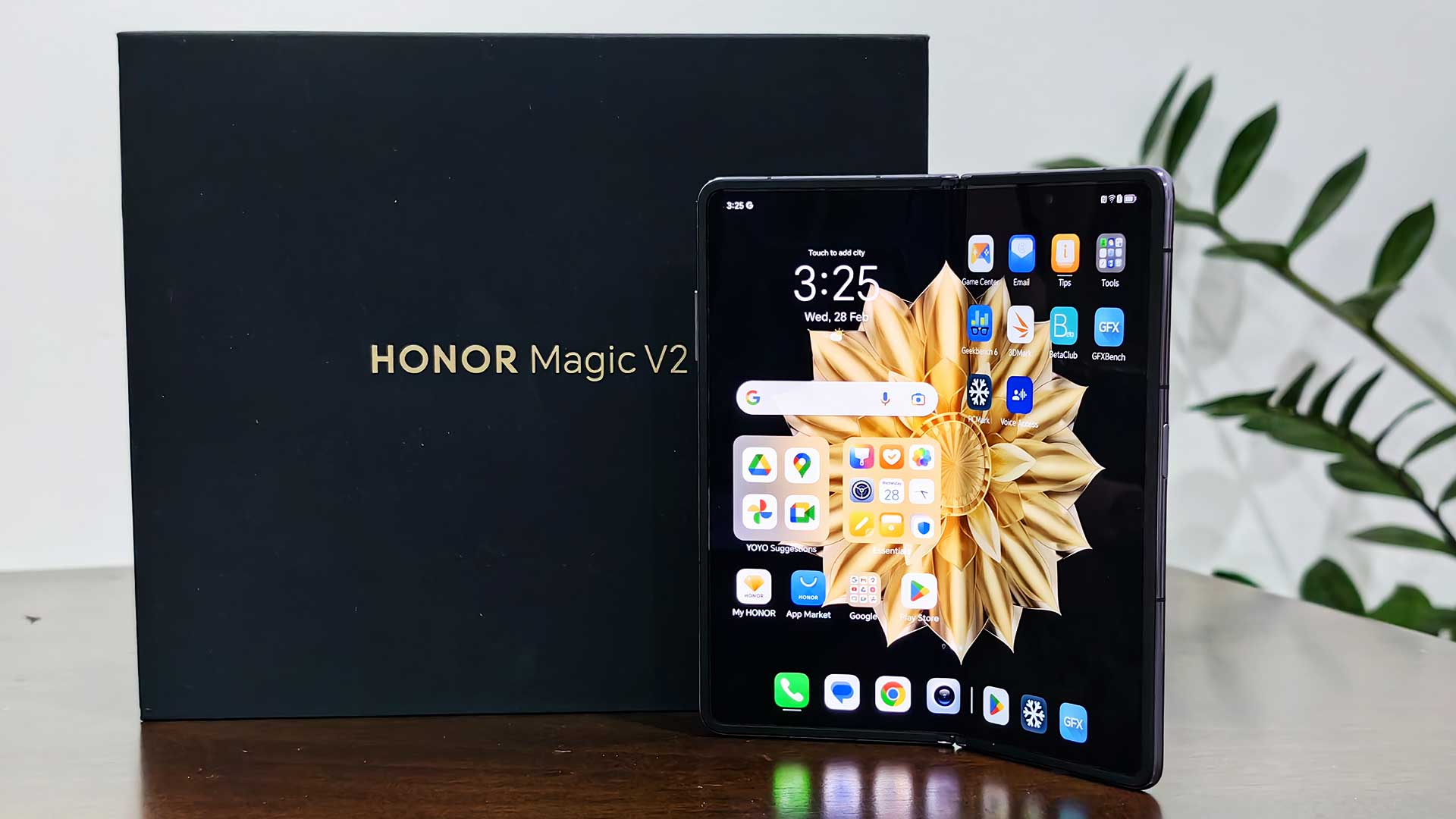 Review-of-Honor-Magic-V2-Foldable-Smartphone-in-the-UAE