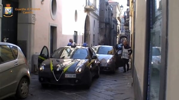 'Schema Ponzi' la truffa: maxi sequestro da 2,5 milioni: truffata anche la figlia di una vittima della camorra, 50 vittime accertate