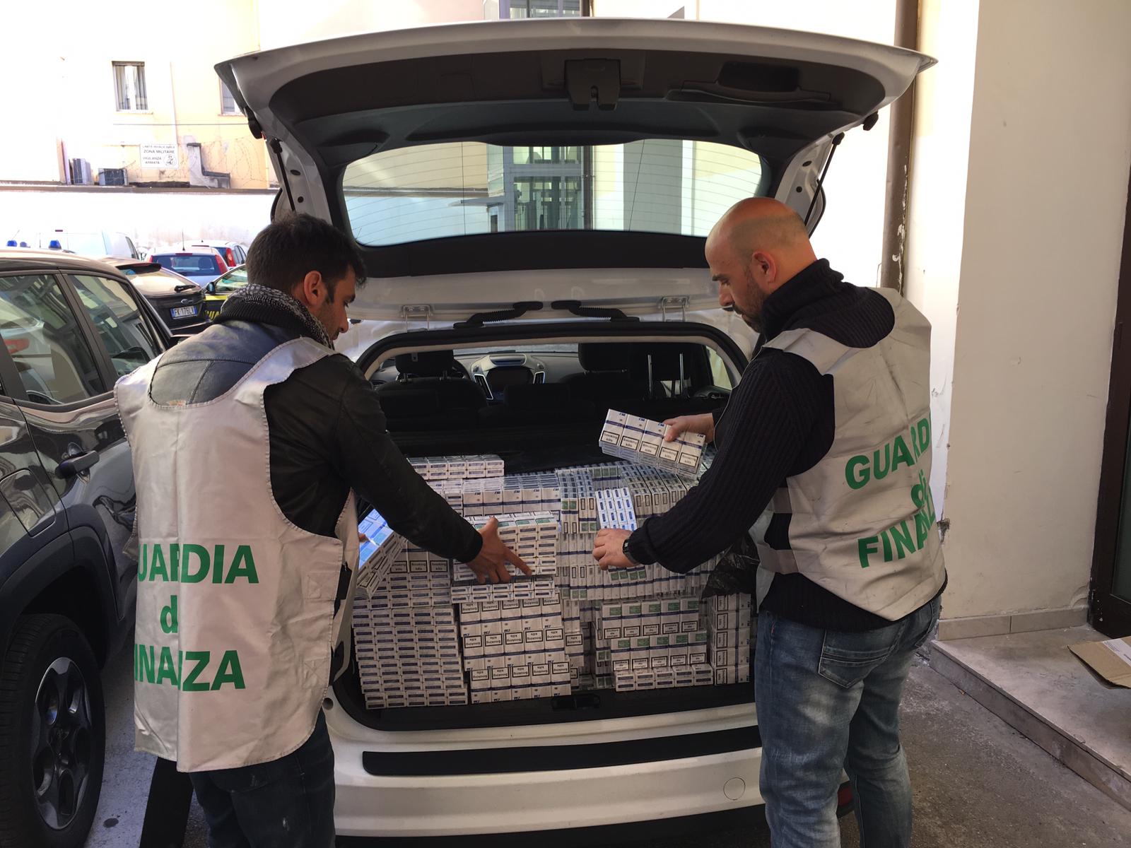 In auto con 2 quintali di sigarette: preso autista napoletano