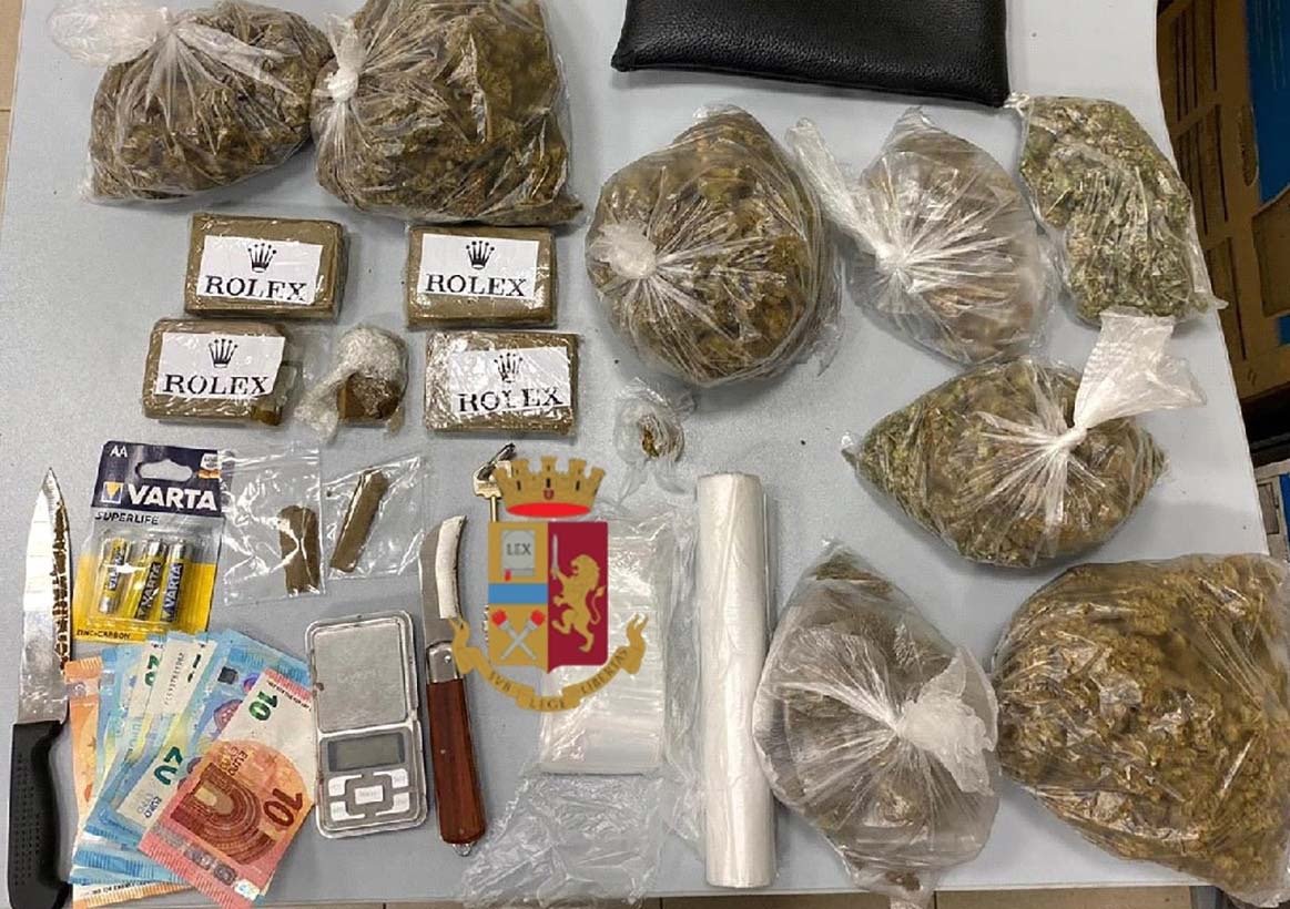 Ercolano, detiene droga nel garage: arrestato