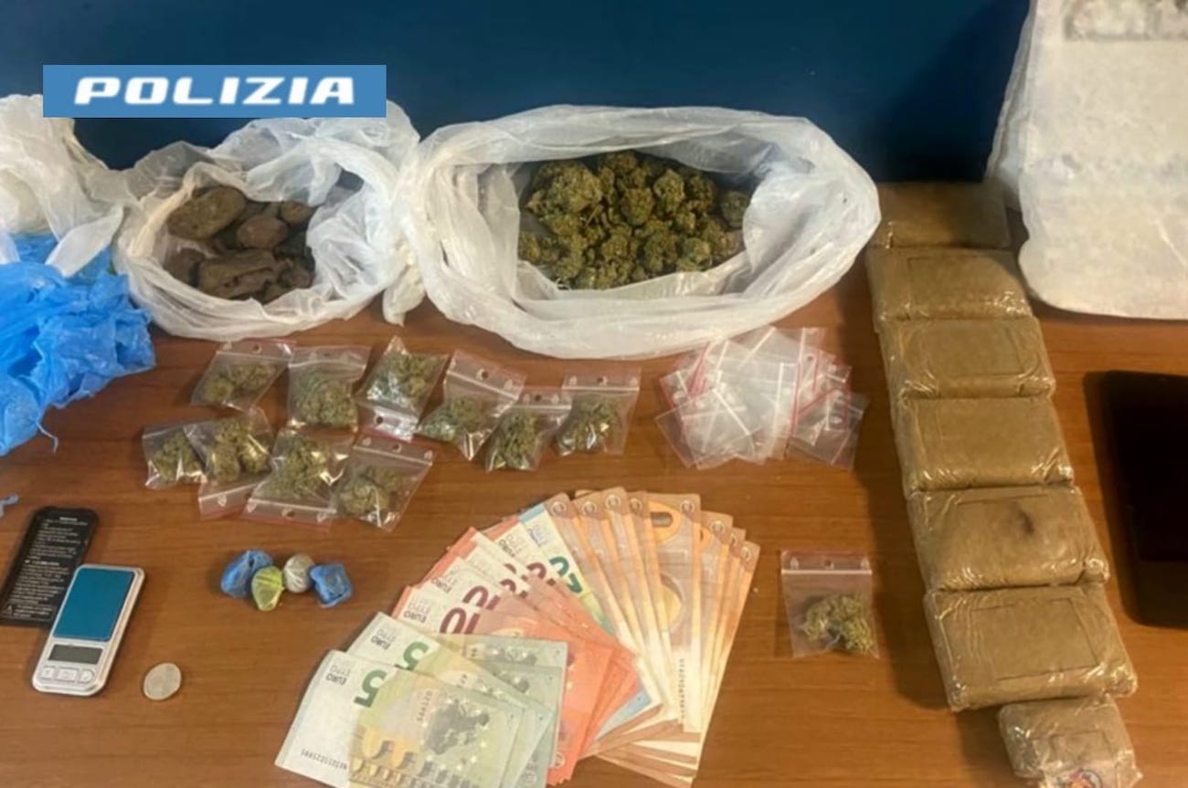 Arrestato pusher tunisino con 800g di droga a Porto Nolana, Napoli Arrestato pusher tunisino con 800g di droga a Porto Nolana, Napoli