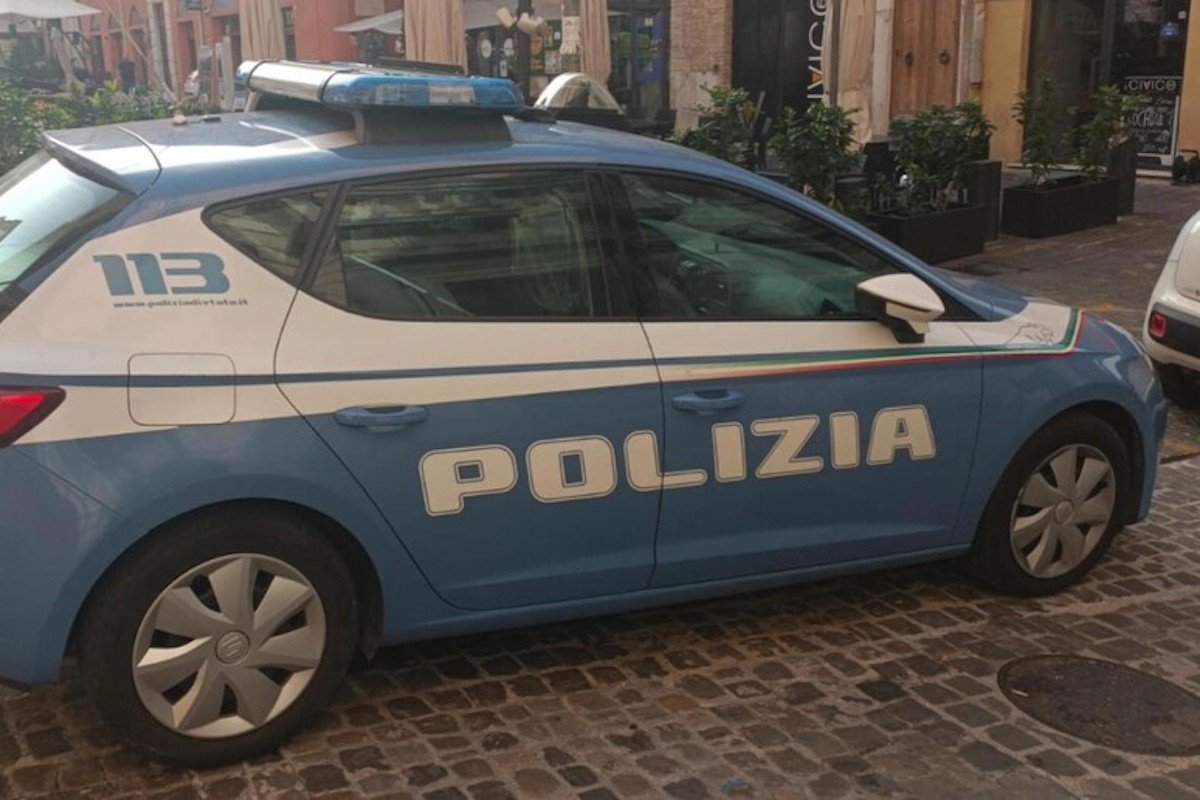 Rapina nella scuola di Santa Rosa: ladri colti sul fatto a Napoli Rapina nella scuola di Santa Rosa: ladri colti sul fatto a Napoli