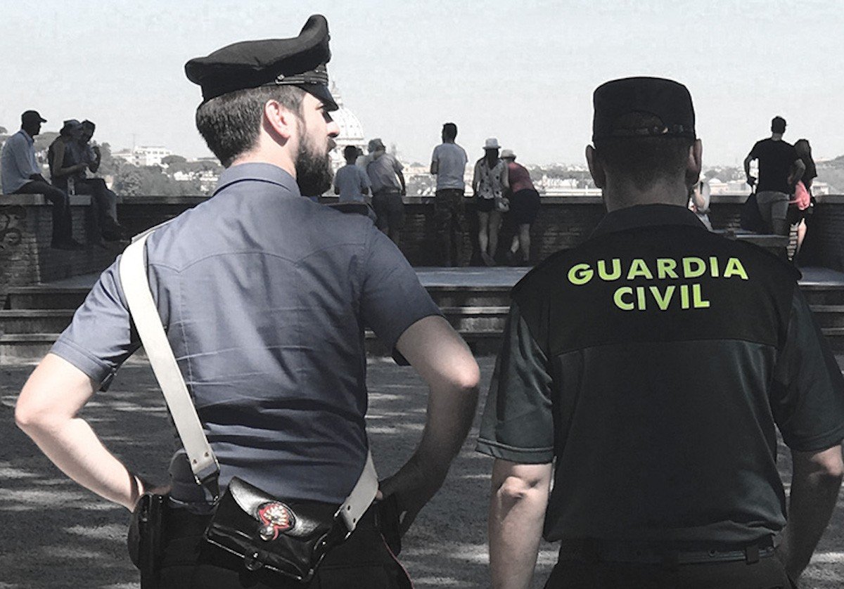 latitante camorra tradito parenti influencer
