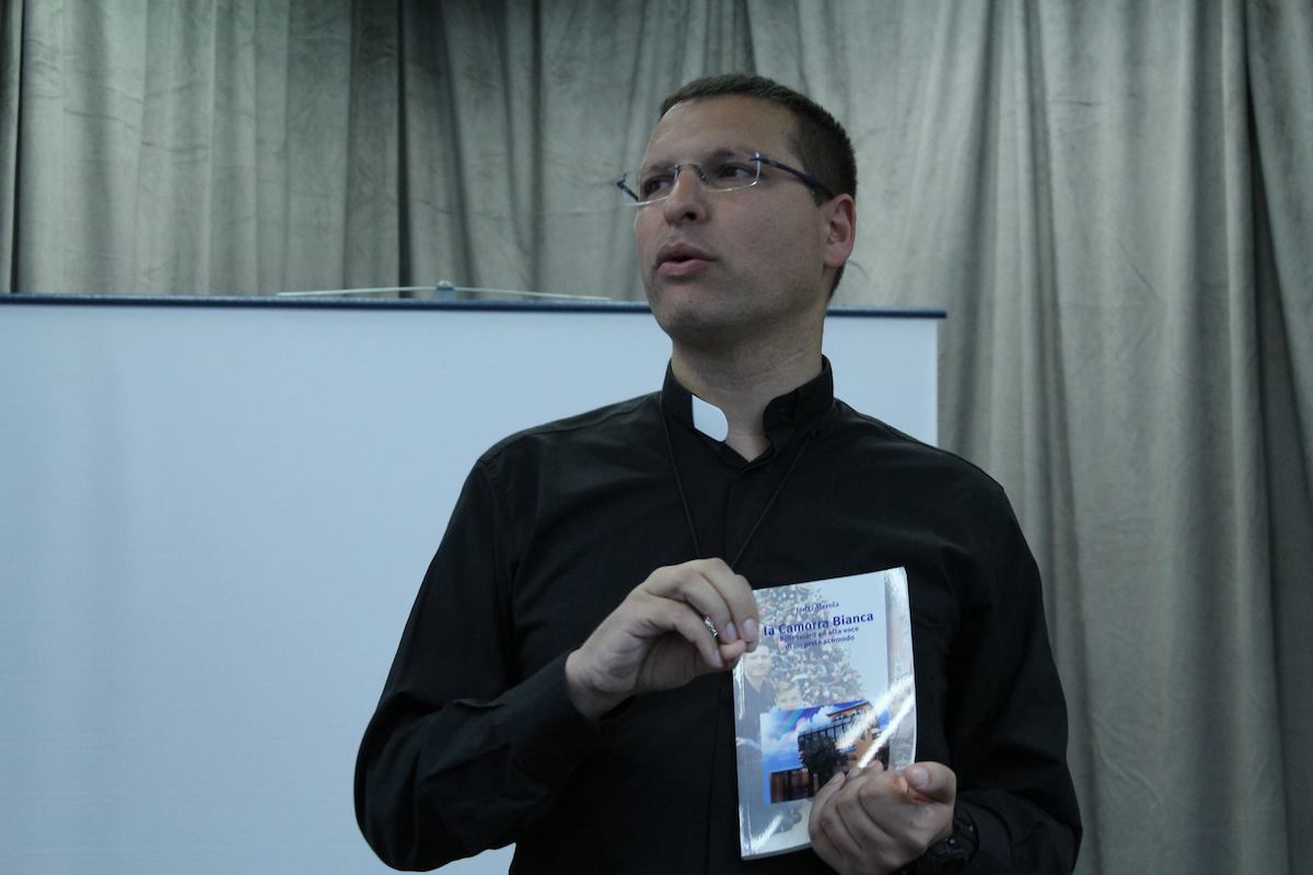 Napoli sostiene la fondazione “A voce d”e creature” per nidi e ludoteche, un passo essenziale per l’infanzia locale.