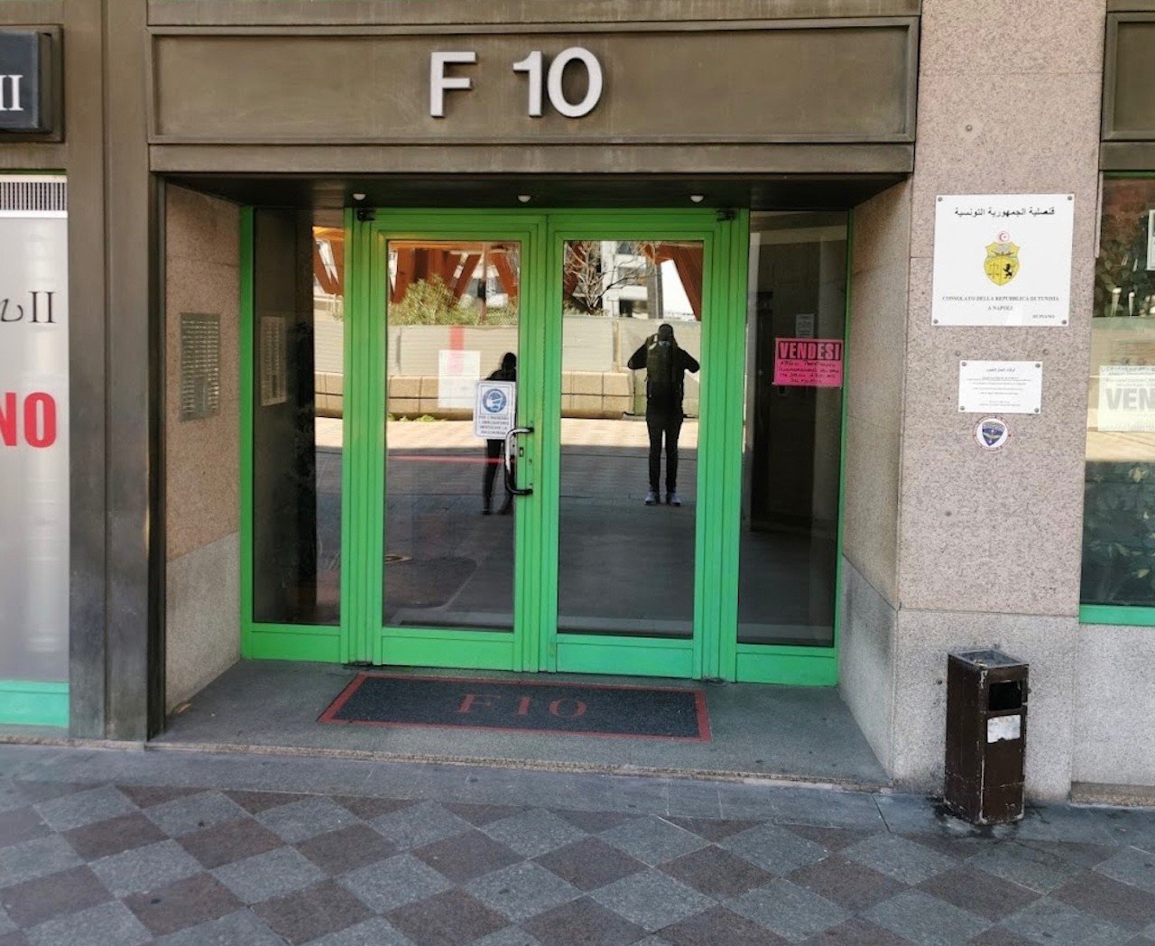 minaccia console tunisino a napoli