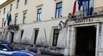 Caserta, arrestato 60enne: nel cruscotto dell’auto nascondeva due pistole