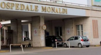 Napoli, aggredisce dottoressa e infermiera al Monaldi perché le chiedevano di abbassare la voce: denunciata