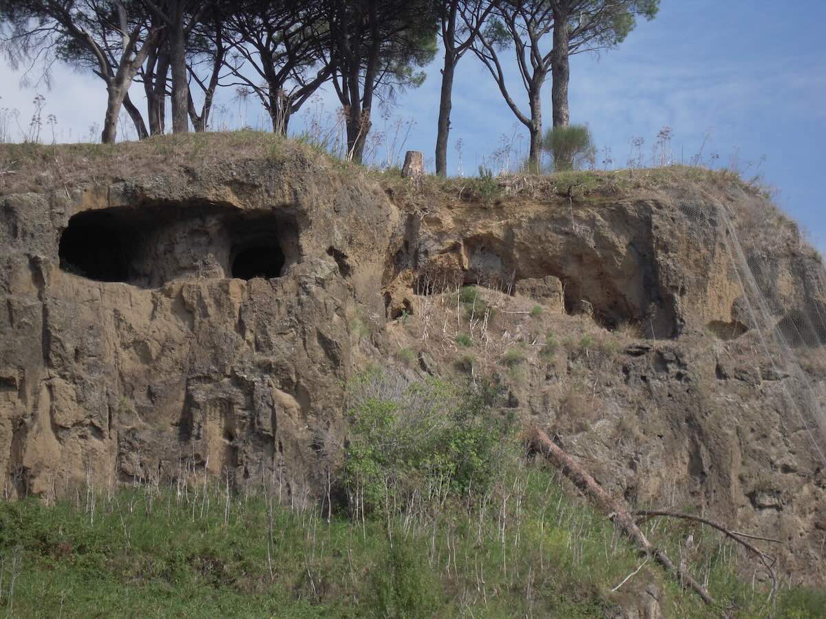 Caserta, catturato il sospettato dell’omicidio: si nascondeva in una cavità di tufo sotto casa