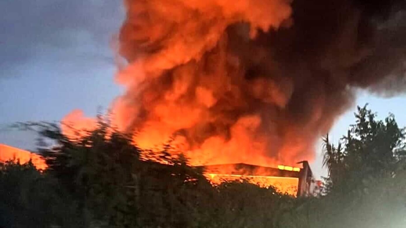 Incendio a Pastorano, l’Arpac: “Diossine nei limiti, nessun superamento dei valori di legge”