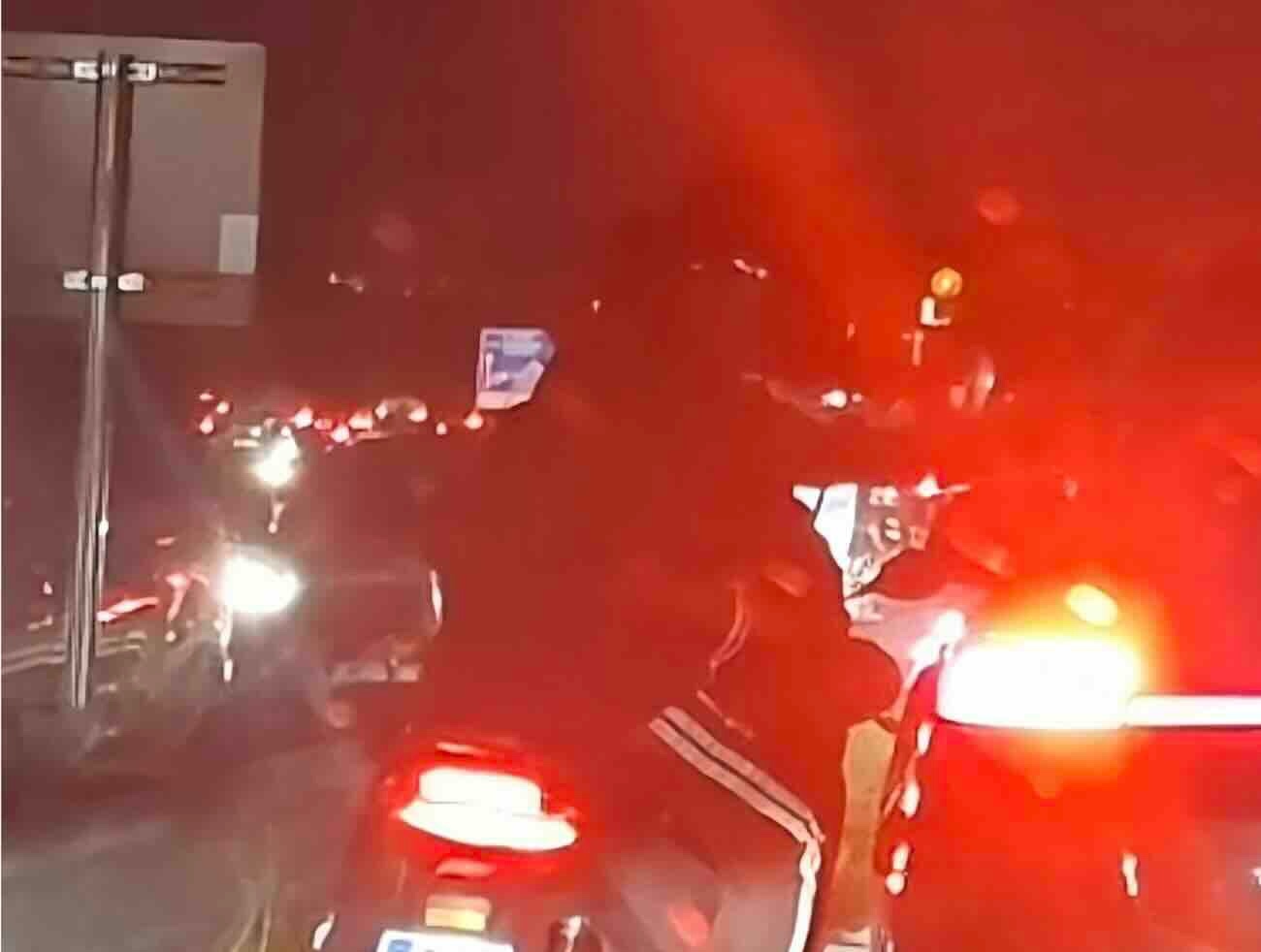 Assalto in diretta: banda in moto rapina auto in coda, Asse Mediano Assalto in diretta: banda in moto rapina auto in coda, Asse Mediano
