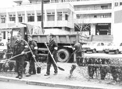 (5) sancţiunea prestării unei activităţi în folosul comunităţii se execută cu respectarea normelor de protecţie a muncii. Munca In Folosul Comunitatii Rai Pentru Infractori Ziarul Curentul