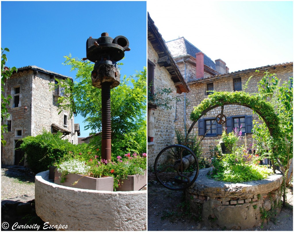 puits fleuris dans les rues de Pérouges