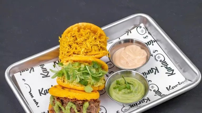 Sazón criolla en Denver: La audaz propuesta de dos venezolanos que le dieron vida a Kariacos Food Sazón criolla en Denver: La audaz propuesta de dos venezolanos que le dieron vida a Kariacos Food